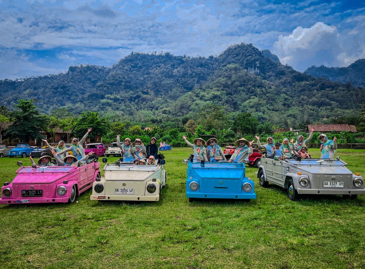 Paket Wisata Sewa VW Safari Borobudur Murah